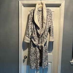 Sonoma Gray Leopard Print Women's Robe with Cream Trim